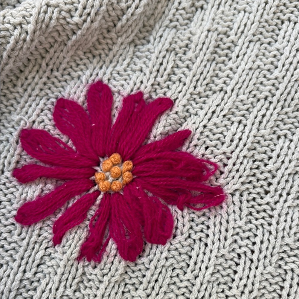 Natural Life Gray Cream Sweater with Floral Smile Design XS//S - Picture 3 of 8